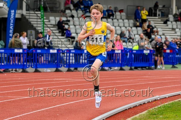 Age25SUN-911141 - Track Male