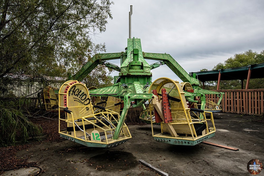 Abandoned Six Flags (New Orleans, LA) | Gator Bait - Six Flags New Orleans