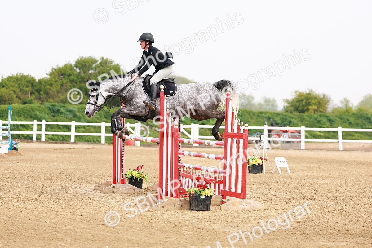  - Class 19 - Senior Foxhunter - 1.20m