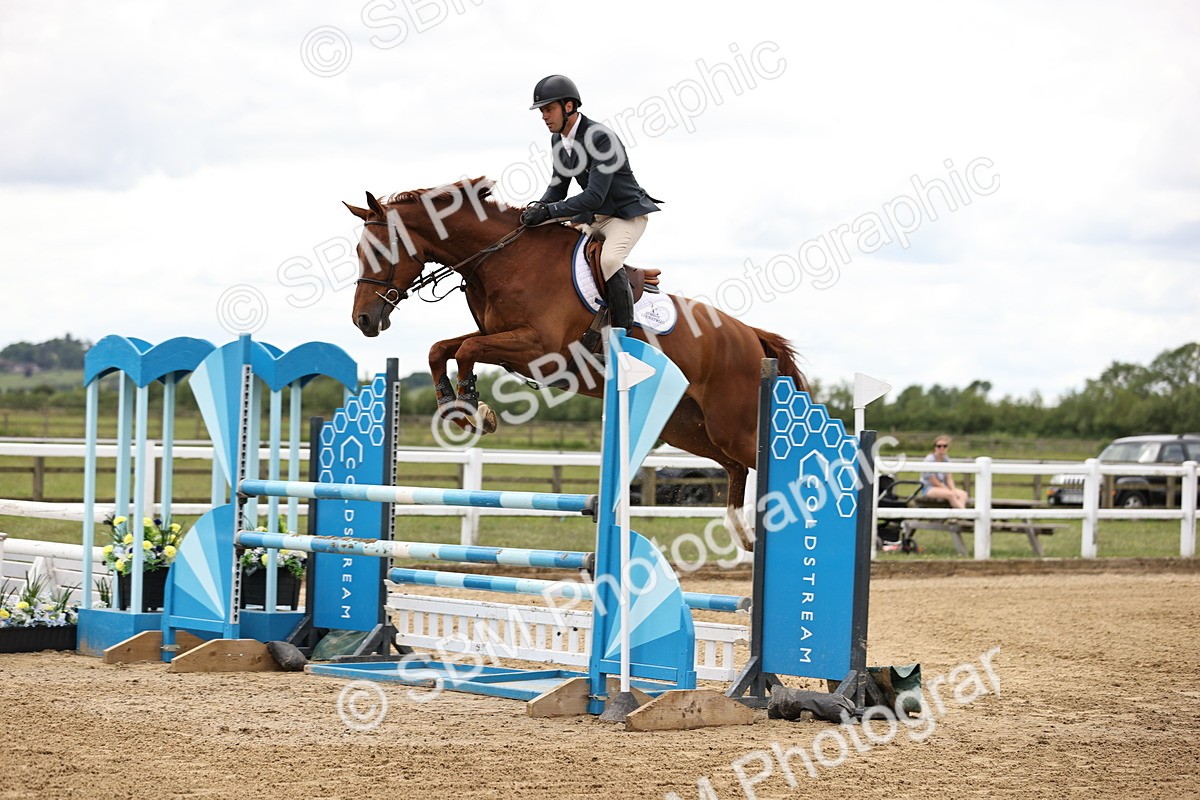 SBM_002968 - Class 11 - Senior Newcomers - 1.10m