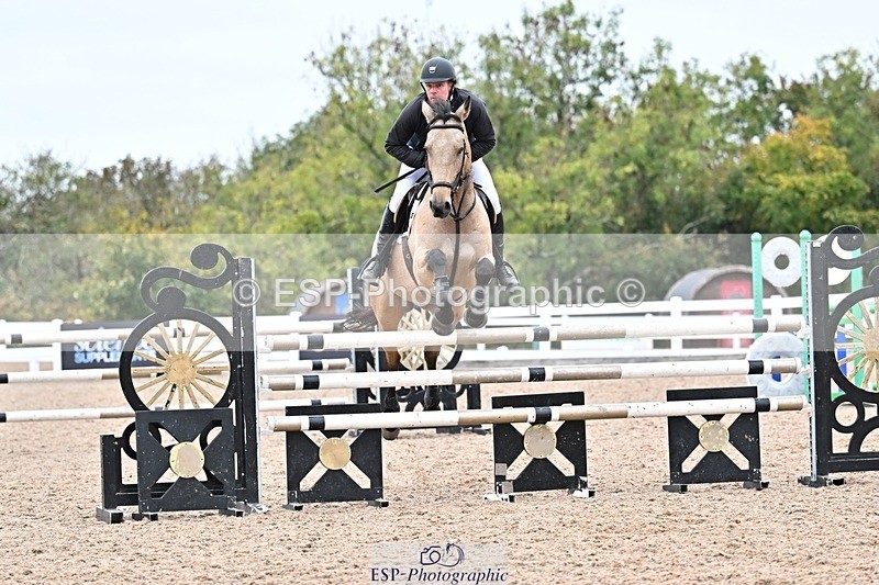 251015-135722-00677 - Cls 4 Newcomers and 1.10m Open