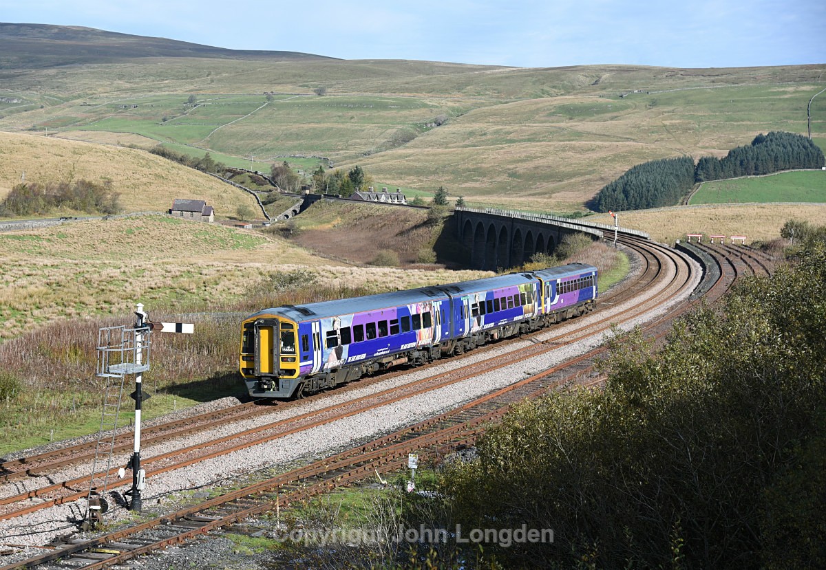 JL - 15.10.18 158842 & 153317 2H86 10:49 Leeds - Carlisle, Garsdale - Garsdale - 'Chicken Shed'