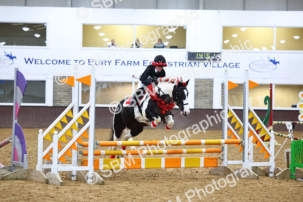 SBM_001900 - Class 4 - Festive Fences - 70cm