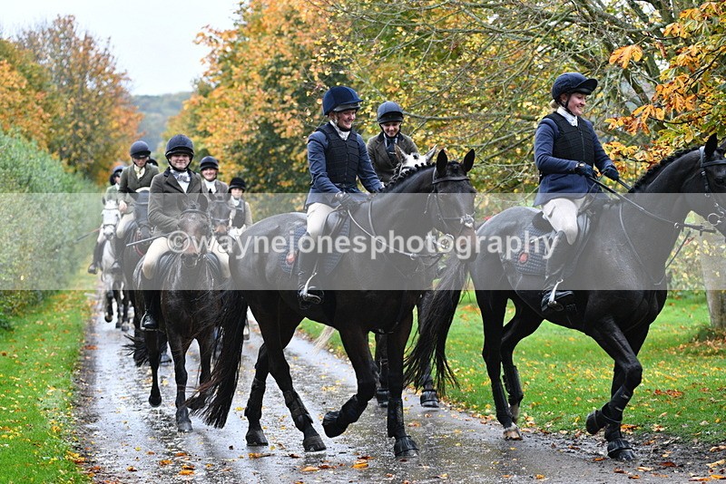 WJ5_6338 - B&B walk back for Hunt Tea !