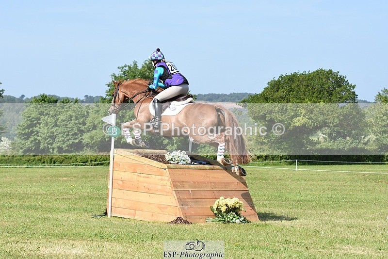 230527-100040-08156 - 208-NICO-Holly_Clarke-XC