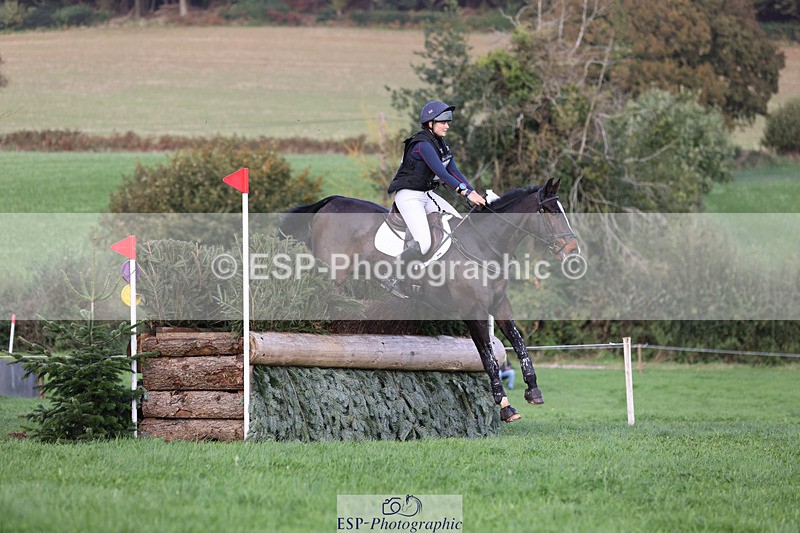 241025-125624-08180 - 130-Imogen.White-BE.TOUCHABLE