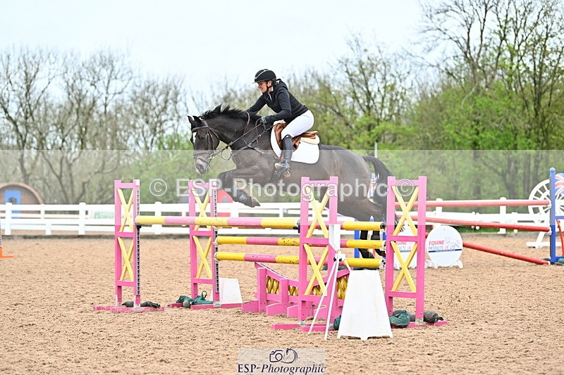 240501A-140140-00927 - Cls 8 Snr Foxhunter and 1.20m Open