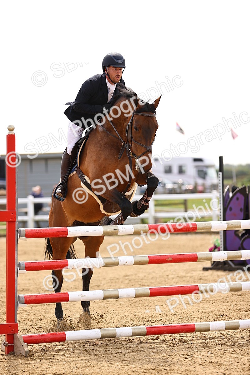 SBM_002296 - Class 11 - Senior newcomers - 1.10m