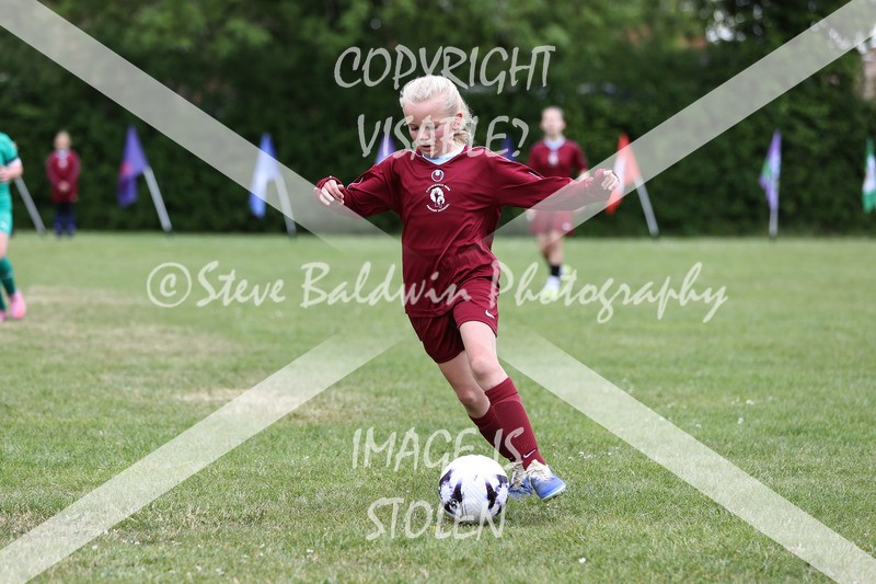 1DX31904 - Covingham Park V Tadpole Farm
