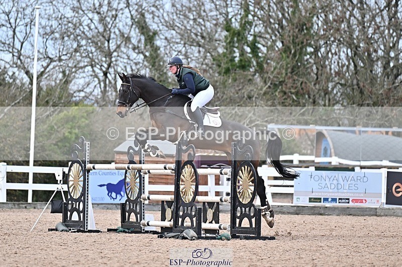 251126-140350-00669 - Cls 5 Foxhunter and 1.20m