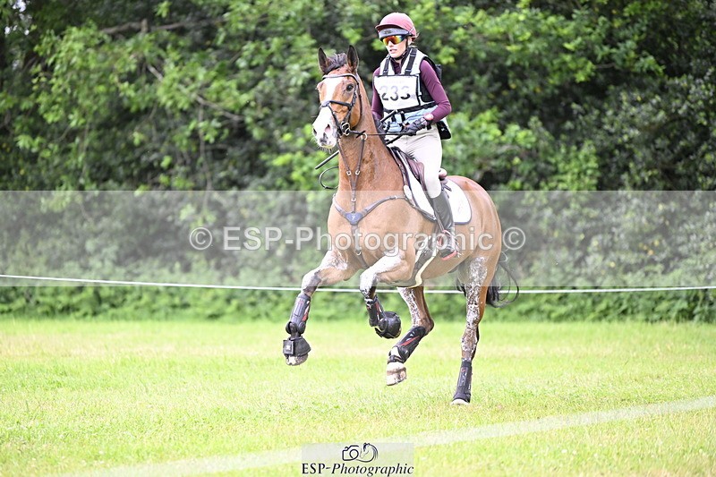 250524A-154350-14064 - C-233-Abbie.Burbidge-FEELING.FANTASTIC