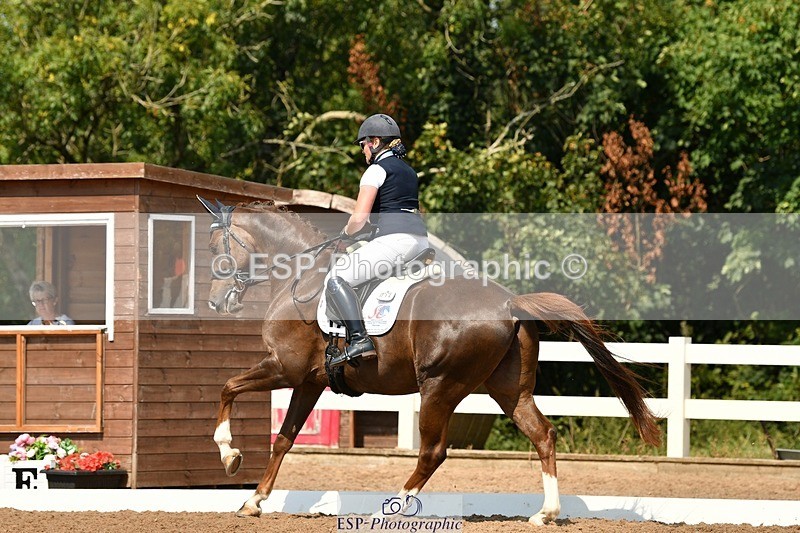 250817-130324-09817 - 214-Verity.PerryVogue