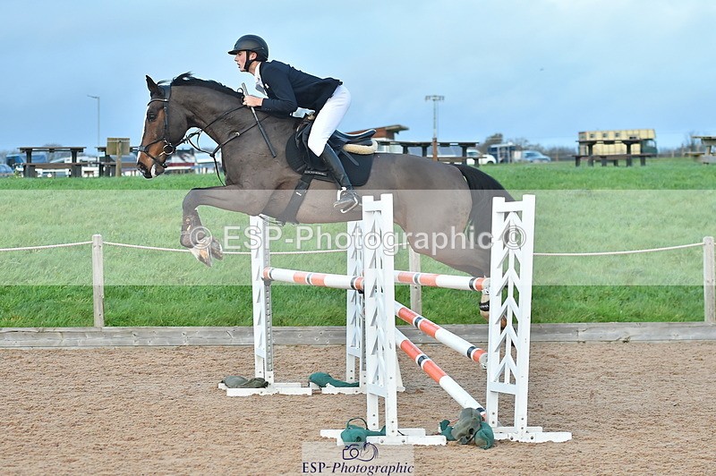 231119A-153950-06398 - Sun Cls 11-13 Children on Horses 90cm, 1m & 1.10m
