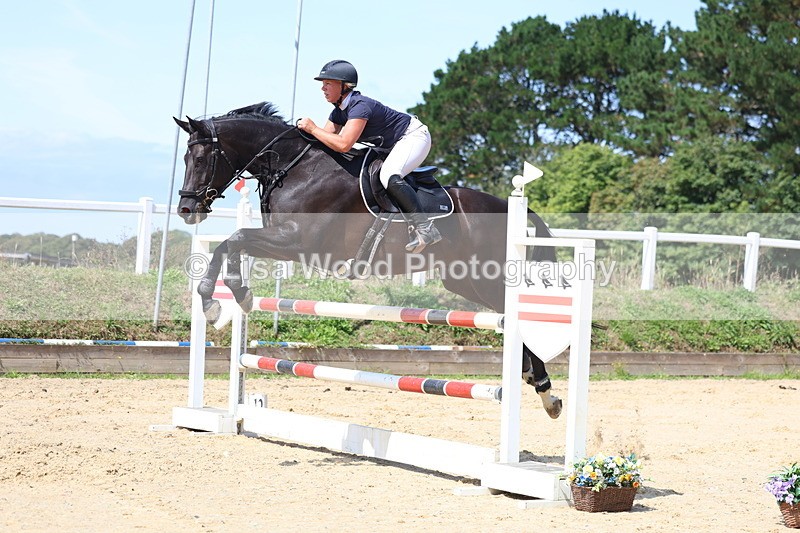 3E7A1701 - Class 8: Senior Newcomers/1.10m open