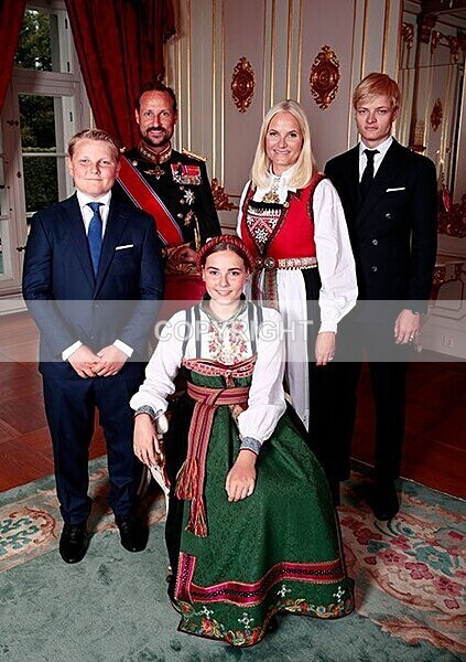 N-35 Cr Pr Haakon wife and family -  norway - Norwegian Royals