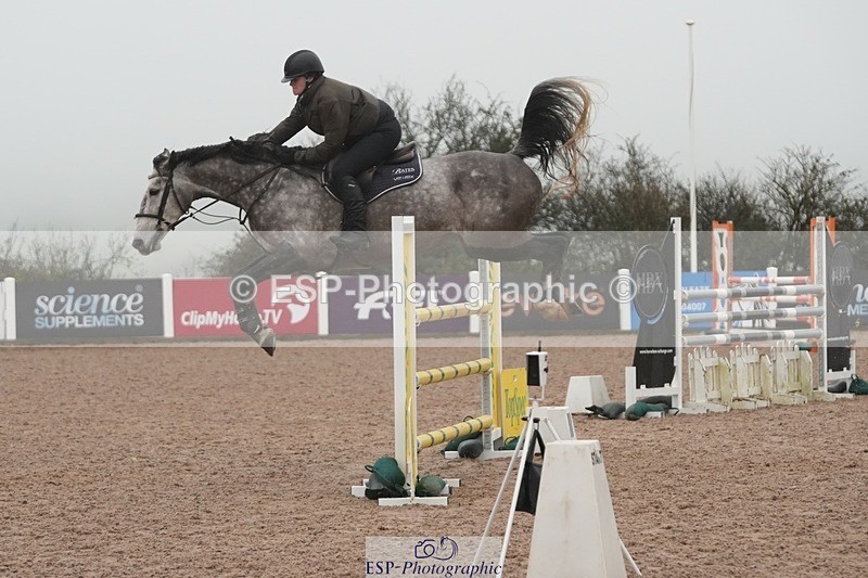 251207-120941-01984 - Cls 20 Snr Newcomers and 1.10m