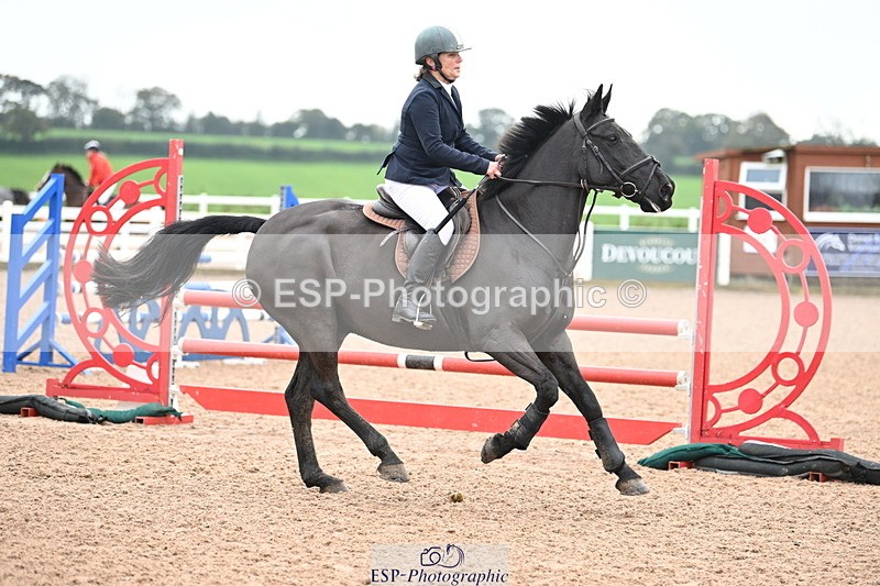 241023A-113617-00581 - Cls 1 British Novice and 90cm Open