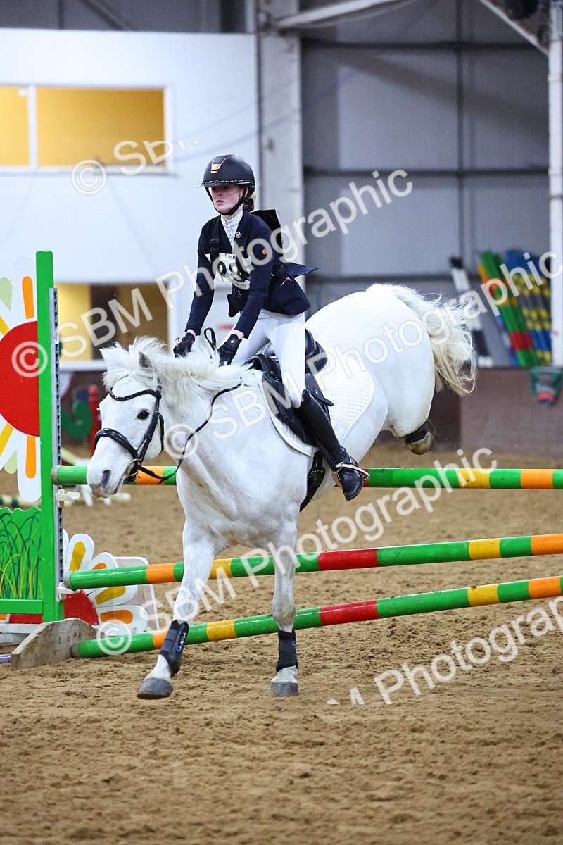 SBM_002678 - Class 6 - Holly & Ivy Stakes - 90cm