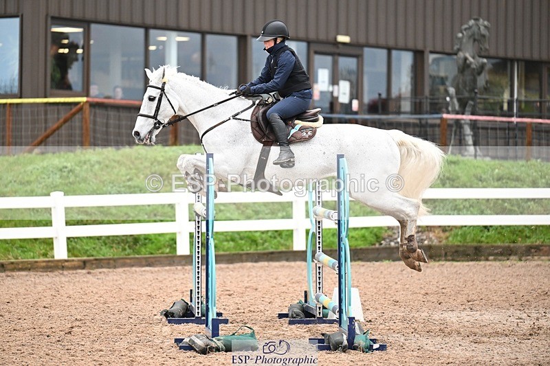 251206-135414-01210 - Cls 13 Snr Foxhunter and 1.20m