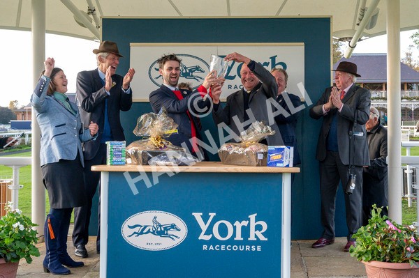 111024-Race 7-On The River-7365 - Race 7 4.55pm Ire Incentive, It Pays To Buy Irish Apprentice Handicap