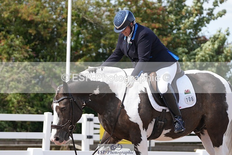 250906-135407-03424 - 106-Lucy.HamblettGalliano.Gold.Dust