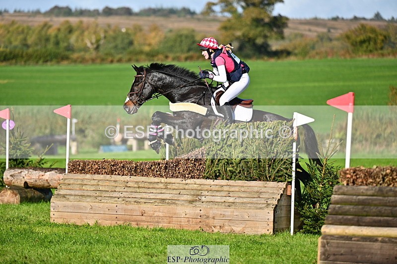 251025A-122951-19113 - F-421-Isabella.Hooton