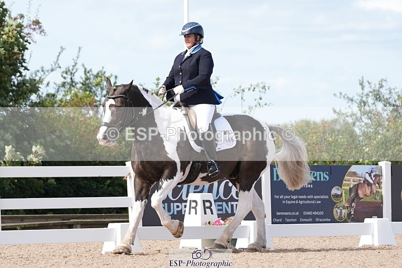 250906-135333-03418 - 106-Lucy.HamblettGalliano.Gold.Dust