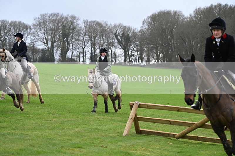 WJ6_9174 - Line Three