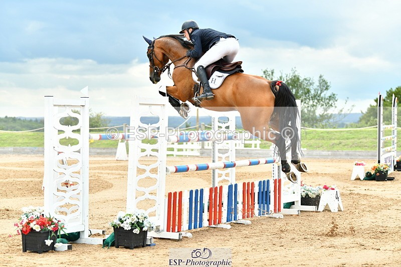 230720A-150410-03686 - Cls 9, 2 Star Big 1.40m Start to break