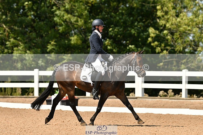 250817-132911-09967 - 090-Sarah.GoddardSaris.Fingers.Crossed