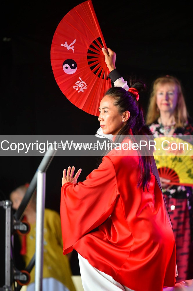 SH4_1681 - Tai Chi with Lisa Kay.