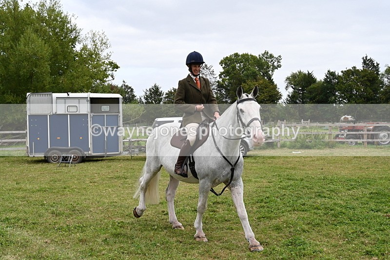 WJ6_2996 - Berks & Bucks - The Old farmhouse - Hound Exercise 20-08-25
