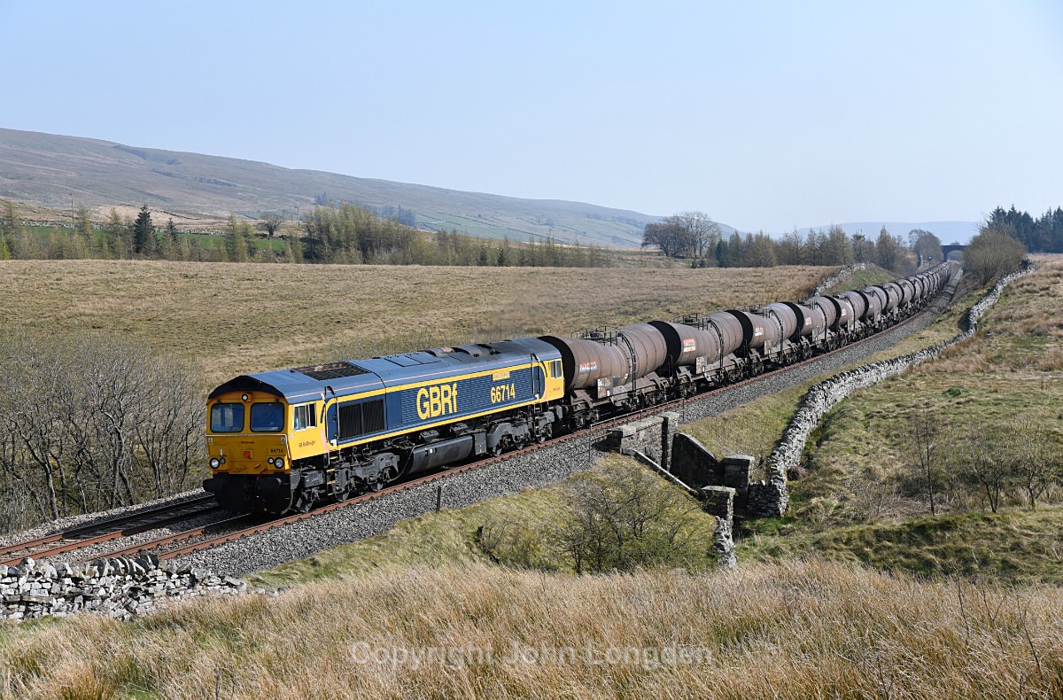 JL - 17.4.19 66714 6S94 Wembley Ops Centre - Irving, Ais Gill - Ais Gill (road bridge northbound)