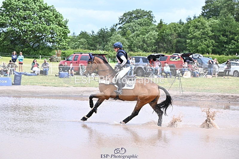 250525A-142734-16485 - D-468-Laura.Collett-LONDON.52