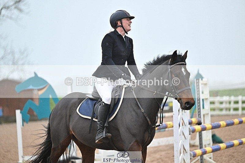 241103A-101317-06588 - SUN Cls 18 British Novice and 90cm Open