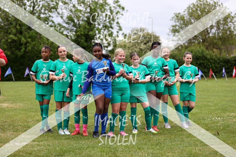 1DX32365 - Covingham Park V Tadpole Farm