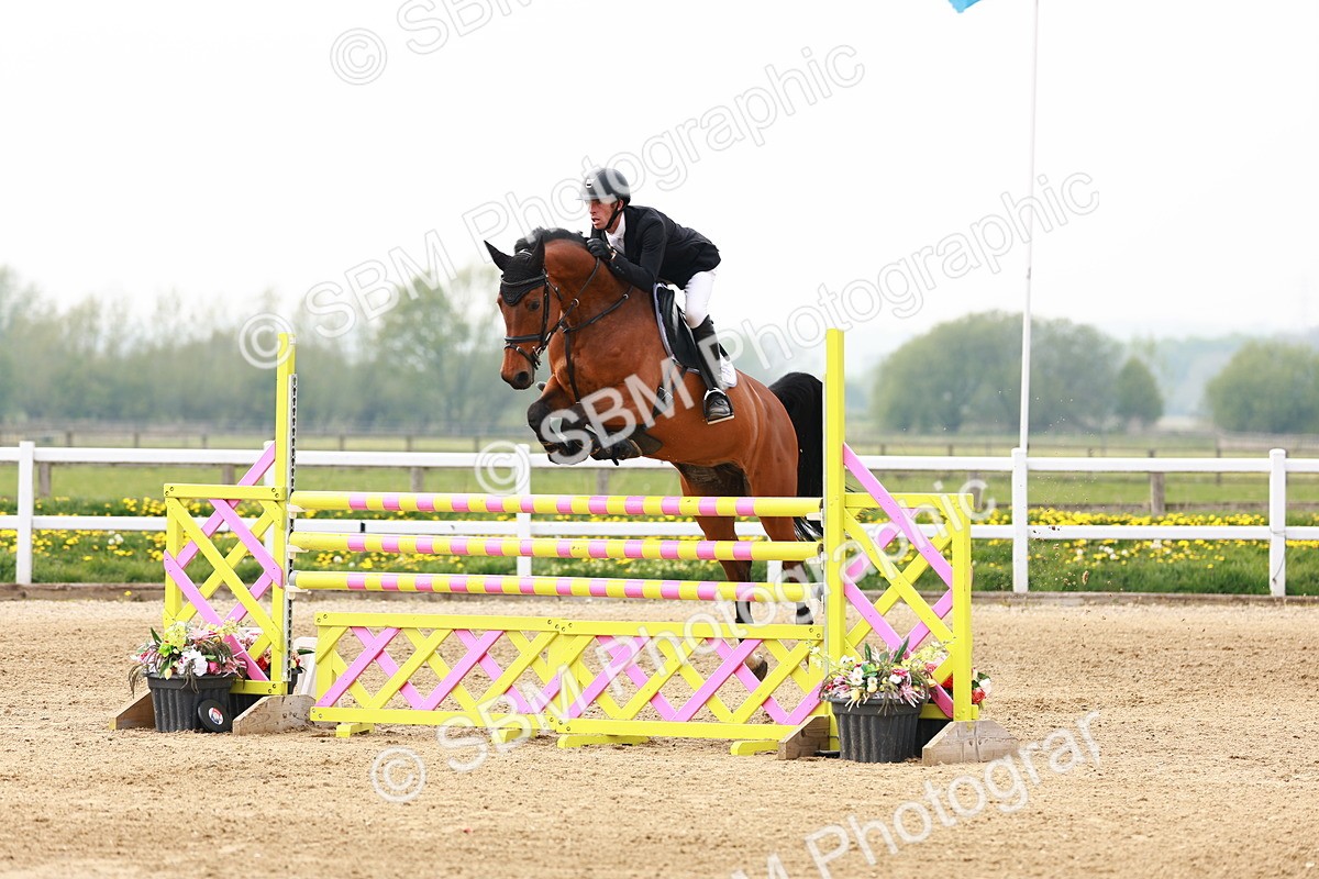  - Class 19 - Senior Foxhunter - 1.20m