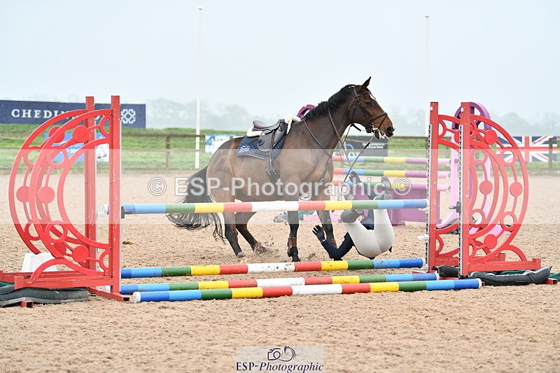 241102A-113156-04320 - SAT Cls 9 British Novice and 90cm Open