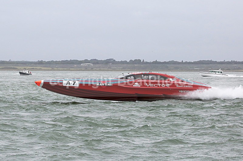 160904 A7 VECTOR MARTINI ROSSO Y92A9465 - Racing Powerboats