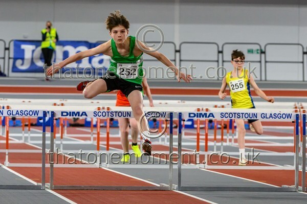 AgeInd25SUN-923219 - Track Male