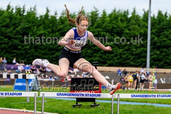 Age26 SAT-916251 - Track Female Set One