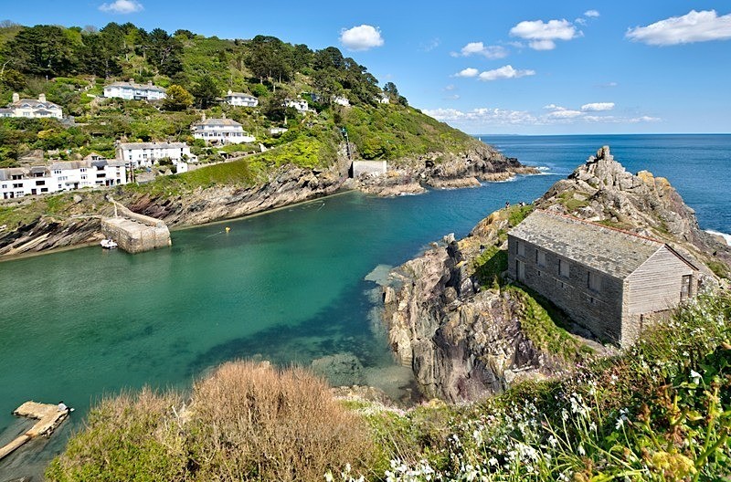 Turquoise Water and The Old Net Loft - Polperro