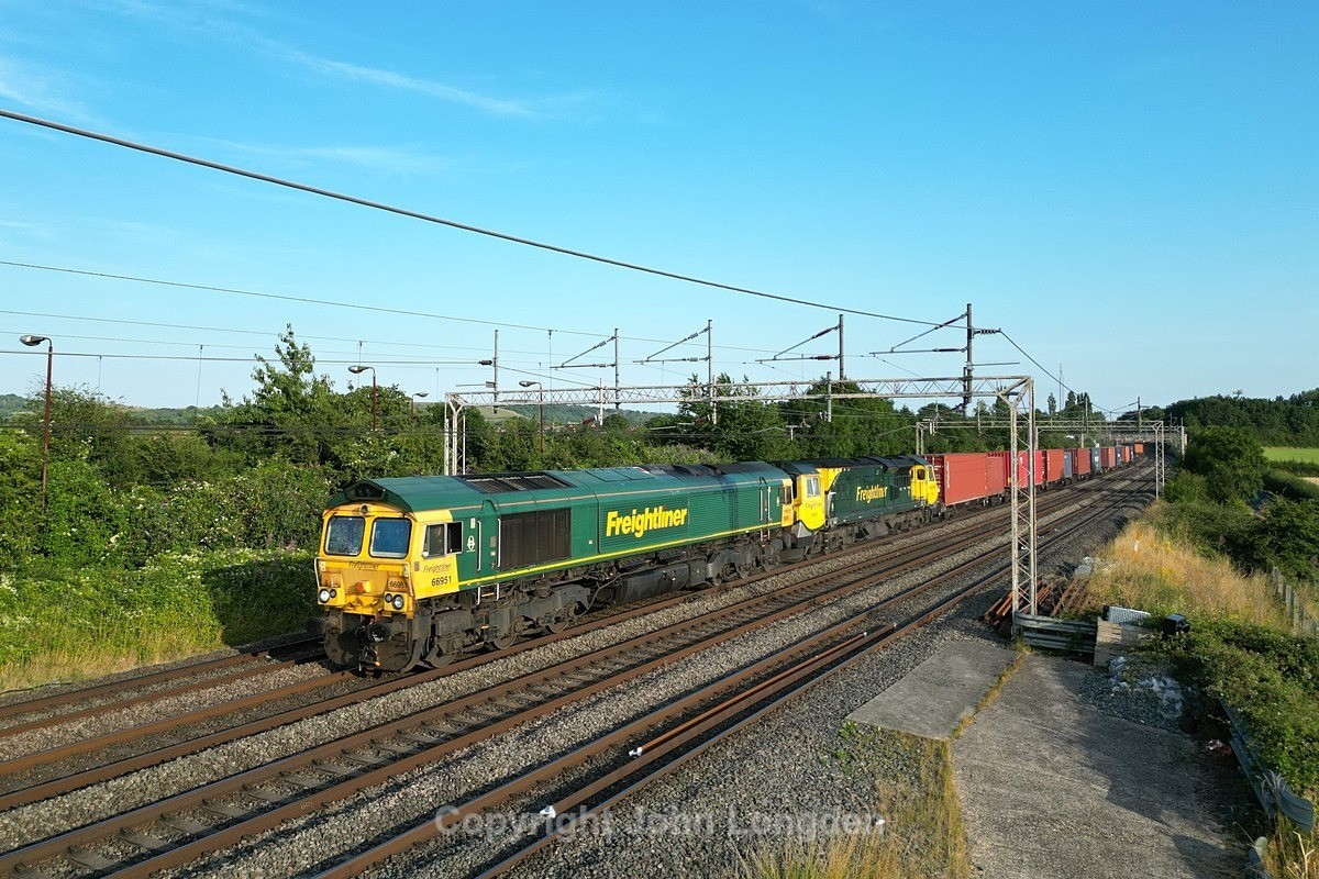 JL - 30.7.24 66951 70002 4S59 Southampton - Coatbridge, Pitstone - Latest shots