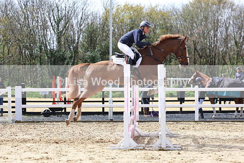 3E7A0840 - Class 4: Senior British Novice/90cm open