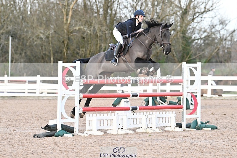 241208-141531-01909 - Cls 22 Foxhunter and 1.20m Open