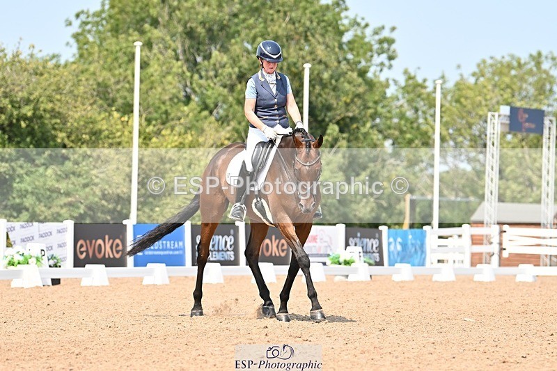 250816-131514-04625 - 092-Nikki.HandHigher.Ground