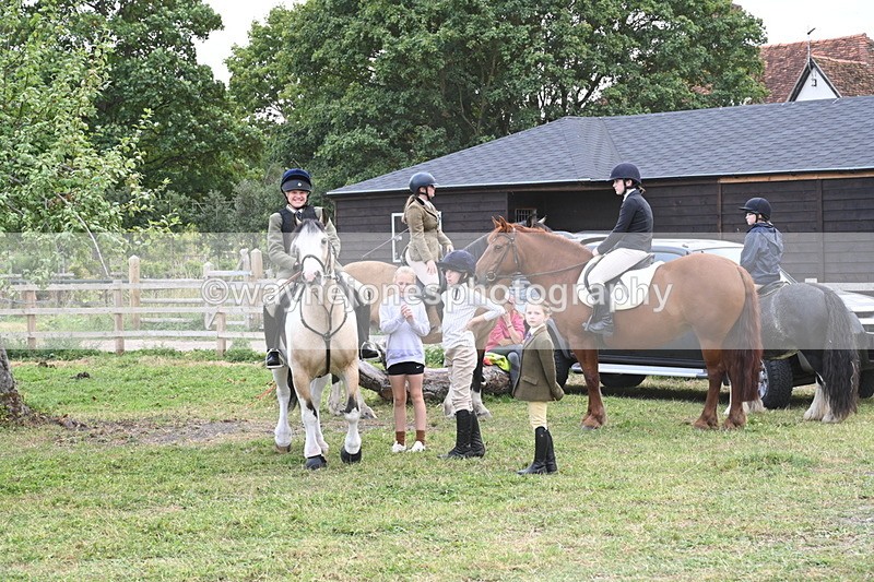 WJ6_3020 - Berks & Bucks - The Old farmhouse - Hound Exercise 20-08-25