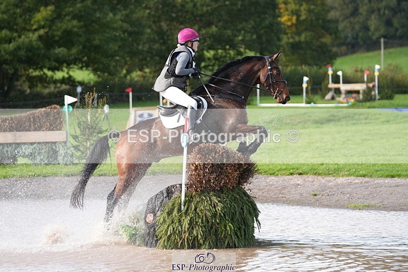 251024A-131533-11033 - B-158-Hannah.Hobhouse