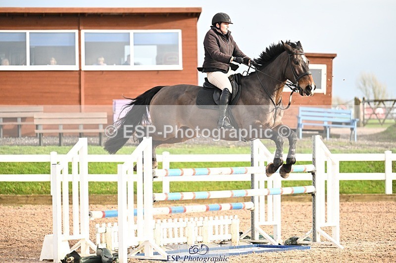 251206-140520-01238 - Cls 13 Snr Foxhunter and 1.20m