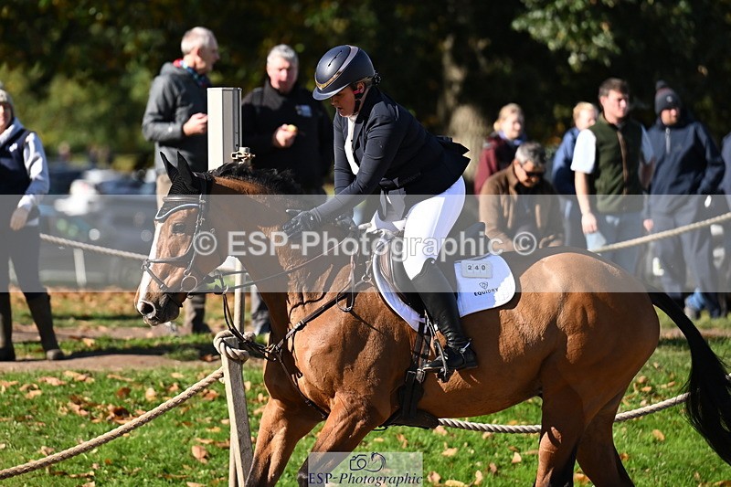 251024A-125318-10506 - C-240-Issy.Hollidge